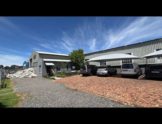 1,000M² WAREHOUSE FOR SALE IN HUGHES